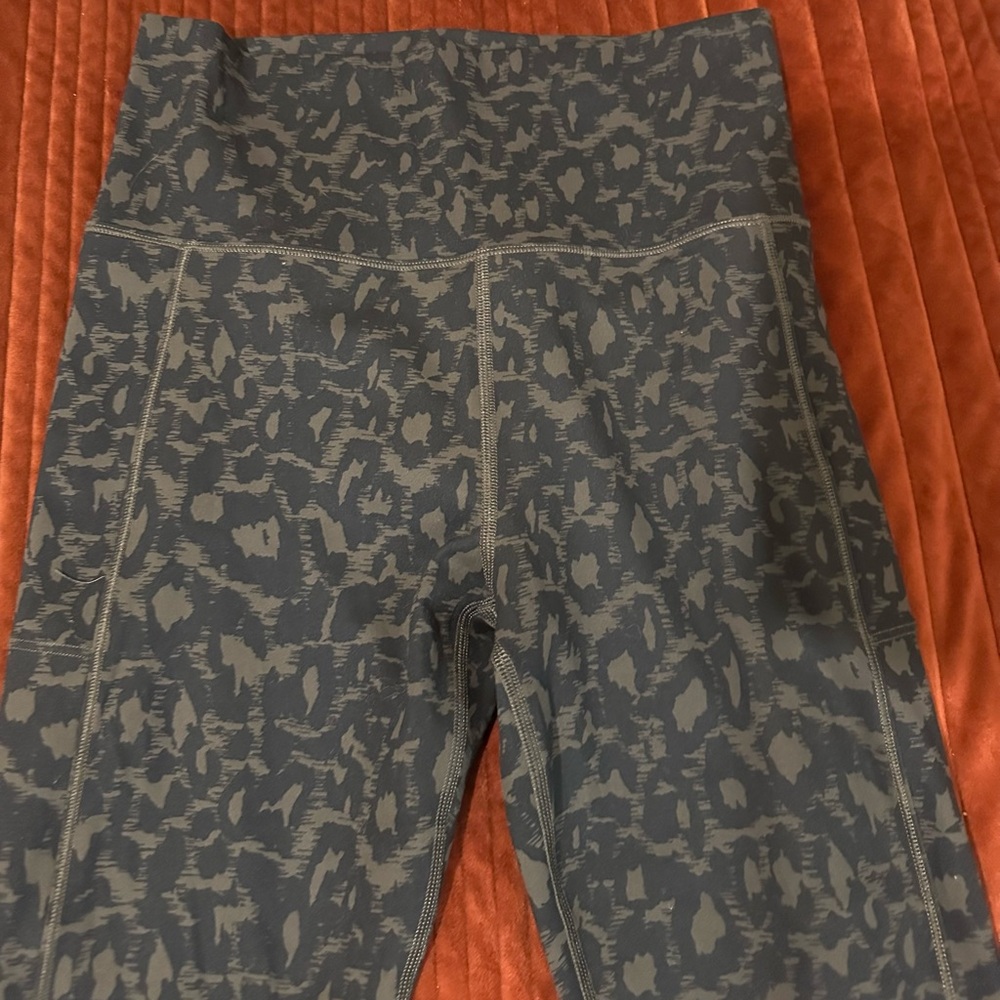 Vuori Studio Pocket Legging brown spots - Picture 4 of 8